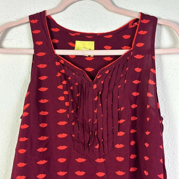 Anthropologie Maeve Burgundy Sleeveless Lips Print Sweetheart Blouse Top Size 0 - Picture 4 of 9